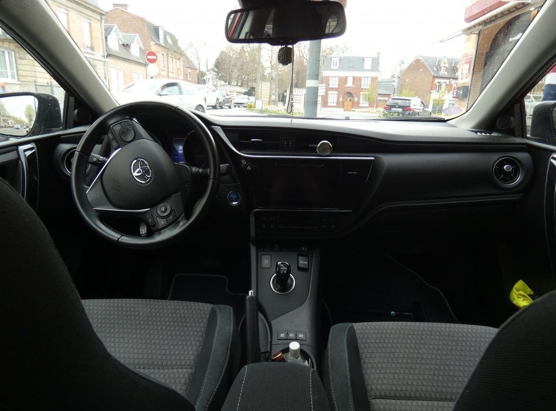 Toyota Auris — 9